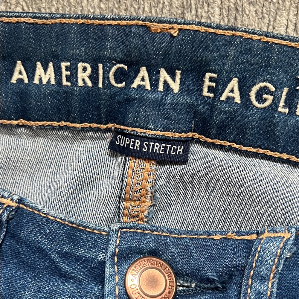 American Eagle Outfitters Classic Blue Jeans - Picture 3 of 6